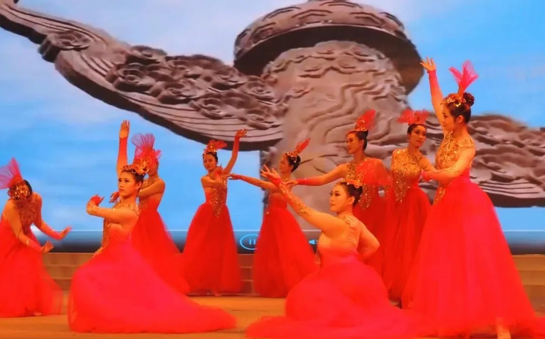 欧冠网站_欧冠（中国）
特钢（集团）“致敬奋斗 礼赞楷模”2024年度表彰先进颁奖典礼隆重举行